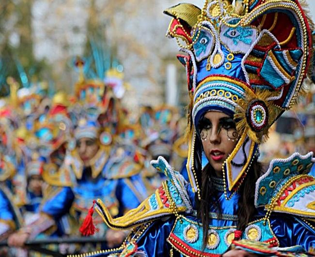 Las tiendas abrirán finalmente el domingo de Carnaval