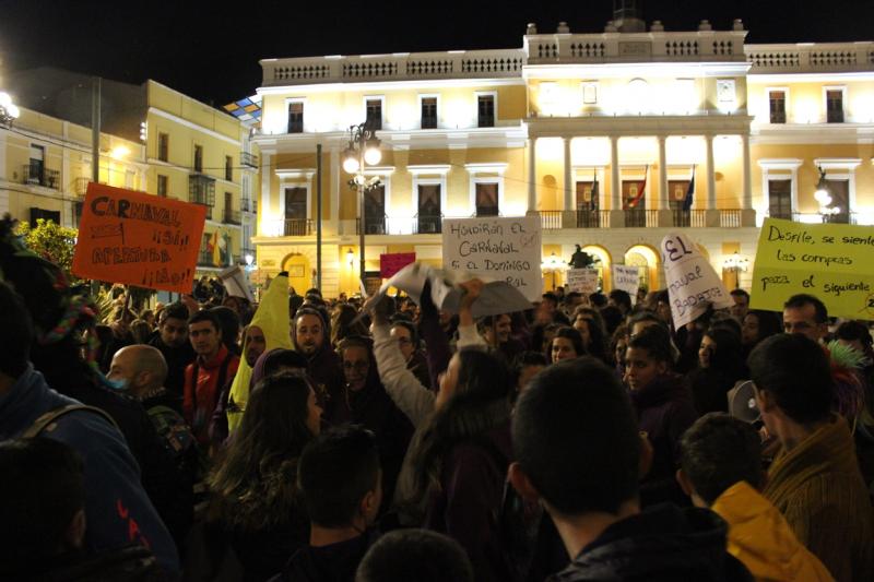 4000 pacenses defienden su Carnaval en la manifestación de ayer