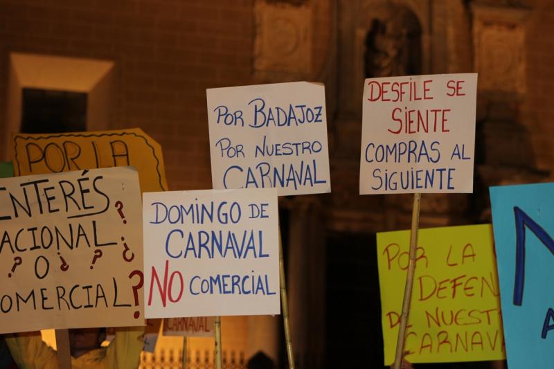 4000 pacenses defienden su Carnaval en la manifestación de ayer