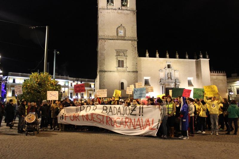 4000 pacenses defienden su Carnaval en la manifestación de ayer