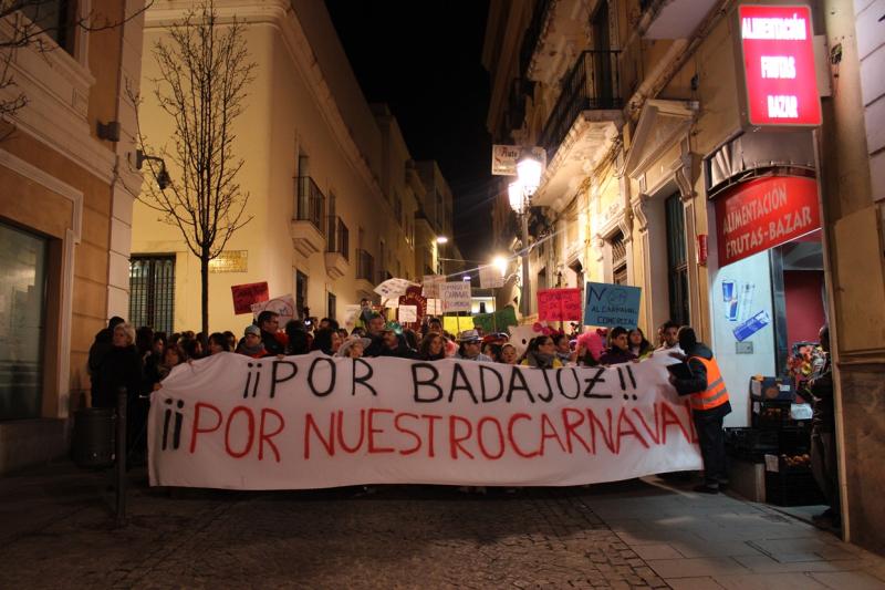 4000 pacenses defienden su Carnaval en la manifestación de ayer