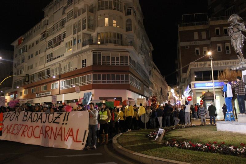 4000 pacenses defienden su Carnaval en la manifestación de ayer