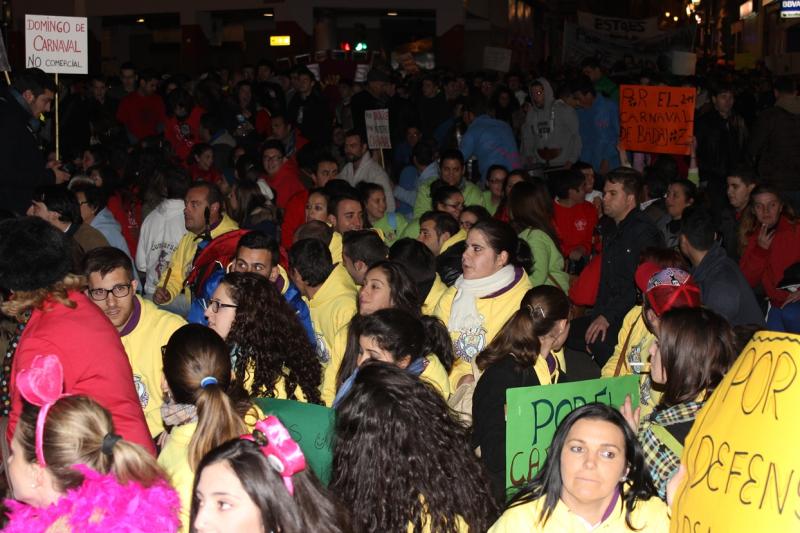 4000 pacenses defienden su Carnaval en la manifestación de ayer