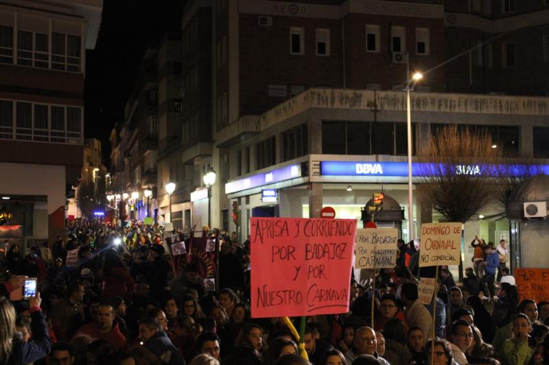 4000 pacenses defienden su Carnaval en la manifestación de ayer