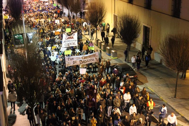 4000 pacenses defienden su Carnaval en la manifestación de ayer