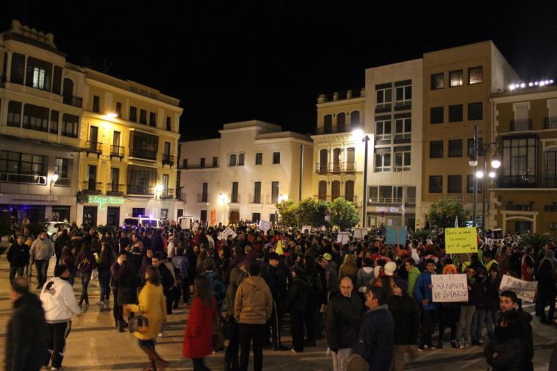 4000 pacenses defienden su Carnaval en la manifestación de ayer