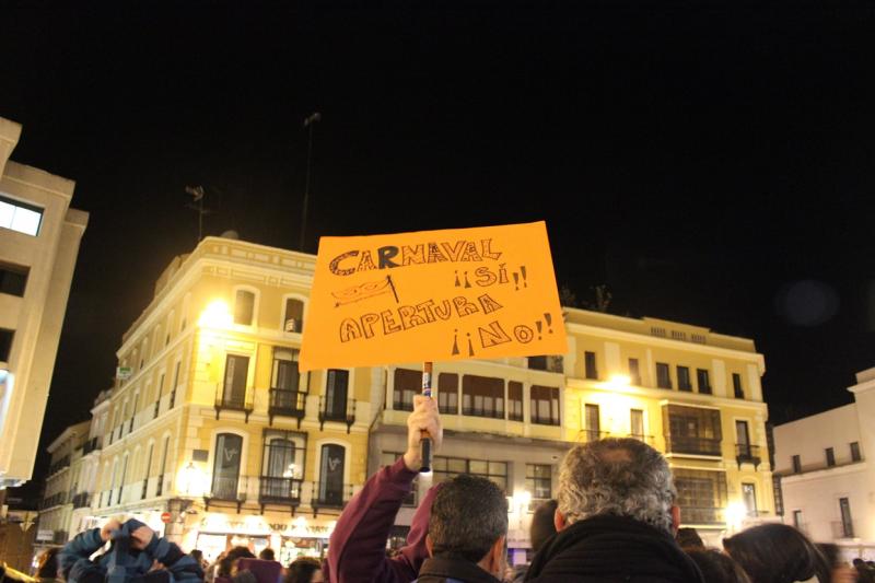 4000 pacenses defienden su Carnaval en la manifestación de ayer