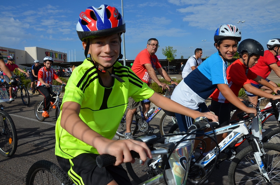 El Día de la Bicicleta reúne a muchas familias en Badajoz / Parte 2