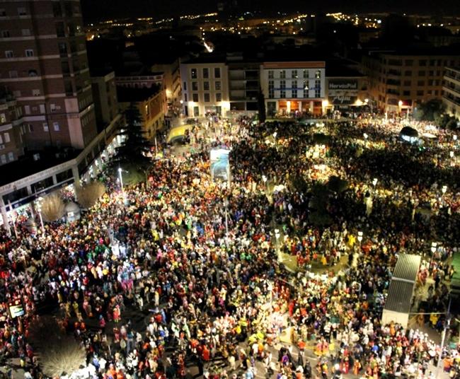 Los hosteleros del Casco piden colocar barras y música en Carnaval