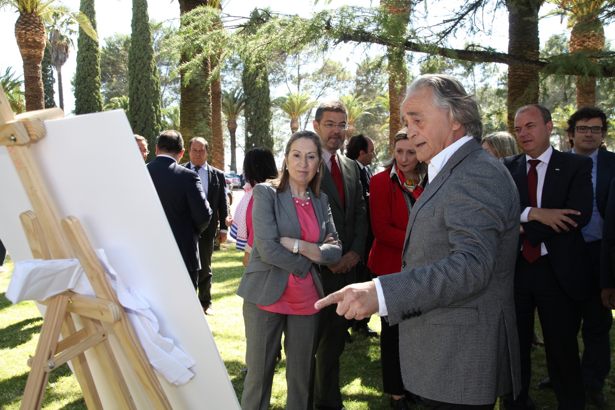 La Ministra, Ana Pastor, visita la Alcazaba de Badajoz