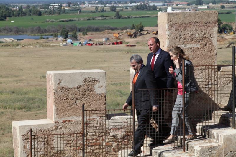 La Ministra, Ana Pastor, visita la Alcazaba de Badajoz