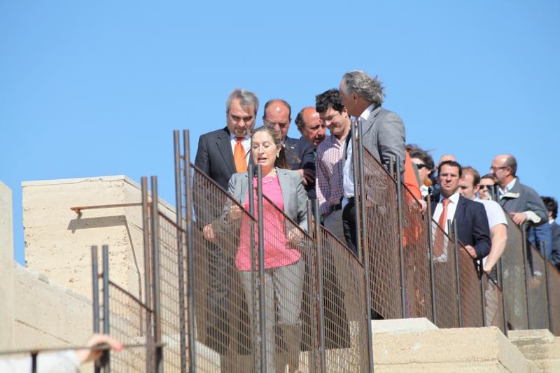 La Ministra, Ana Pastor, visita la Alcazaba de Badajoz