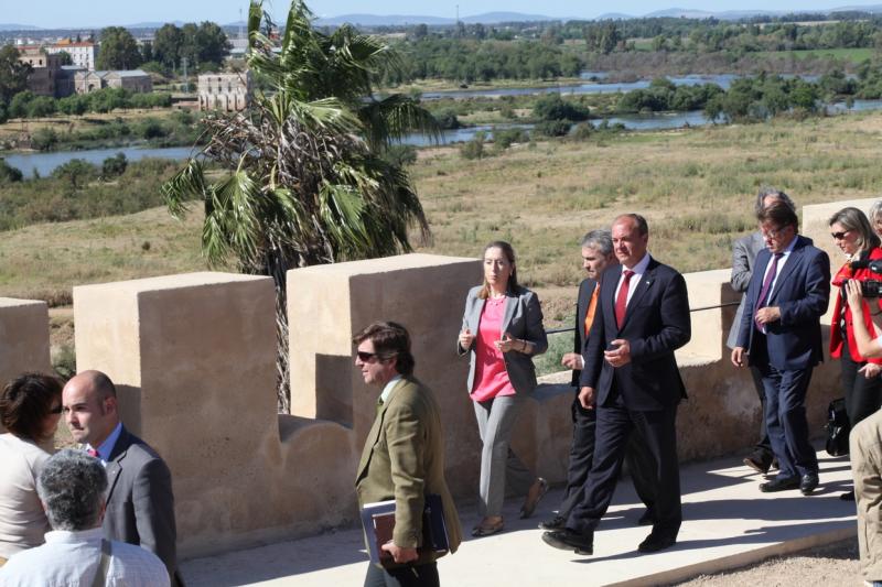 La Ministra, Ana Pastor, visita la Alcazaba de Badajoz