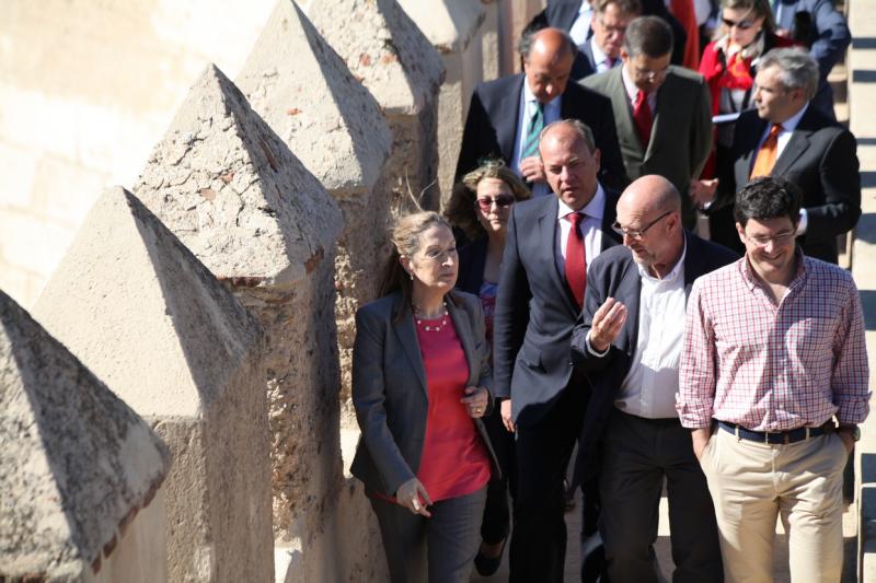 La Ministra, Ana Pastor, visita la Alcazaba de Badajoz