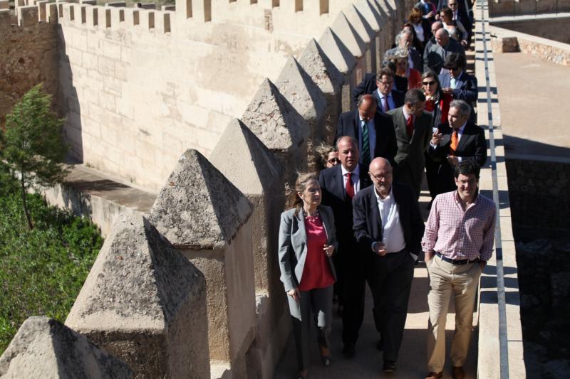La Ministra, Ana Pastor, visita la Alcazaba de Badajoz