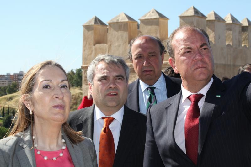 La Ministra, Ana Pastor, visita la Alcazaba de Badajoz