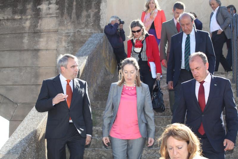 La Ministra, Ana Pastor, visita la Alcazaba de Badajoz