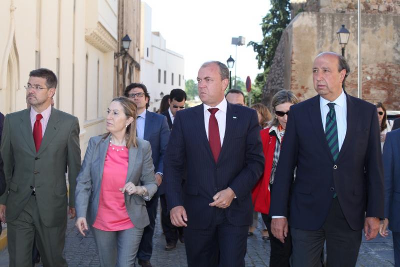 La Ministra, Ana Pastor, visita la Alcazaba de Badajoz