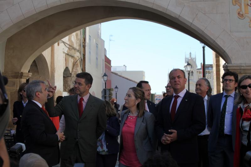 La Ministra, Ana Pastor, visita la Alcazaba de Badajoz