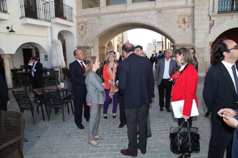 La Ministra, Ana Pastor, visita la Alcazaba de Badajoz