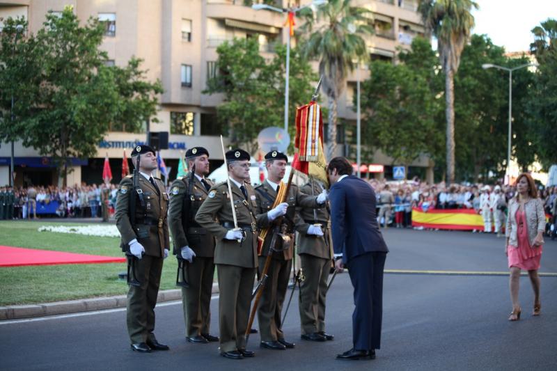 Homenaje a la Bandera y las Fuerzas Armadas? en Badajoz