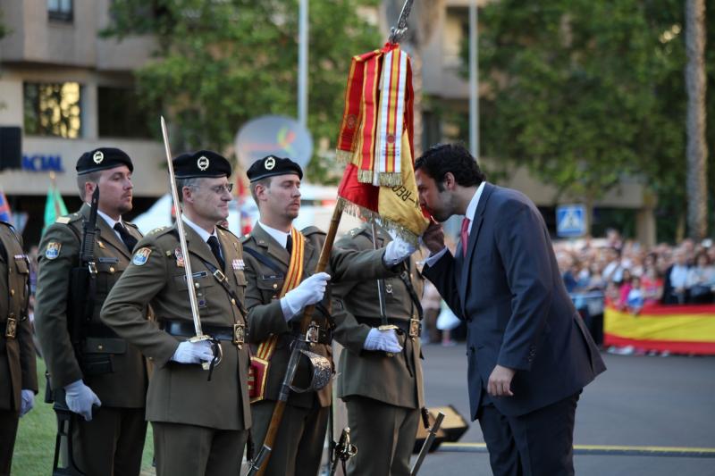 Homenaje a la Bandera y las Fuerzas Armadas? en Badajoz