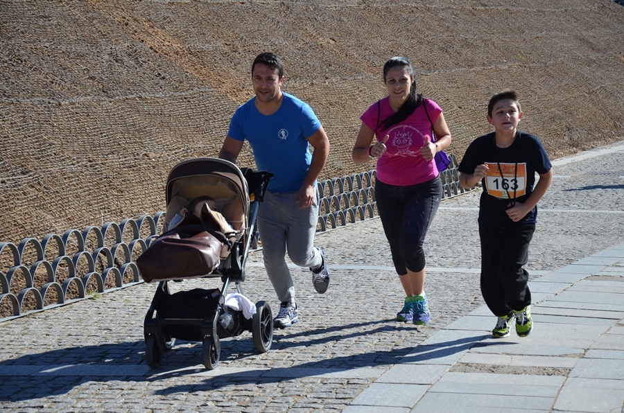 Cerca de 200 corredores participan en la carrera solidaria “Ningún Niñ@ sin juguete”    Parte 2