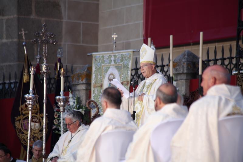 Acto de Coronación de la Virgen de la Soledad en Badajoz Acto de Coronación de la Virgen de la Soledad en Badajoz