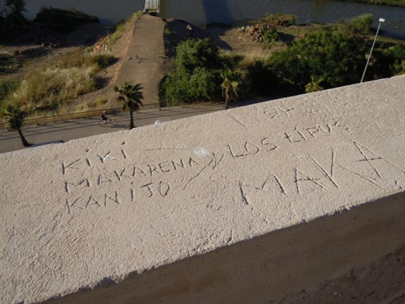 Numerosos actos vandálicos en la parte restaurada de la Alcazaba de Badajoz