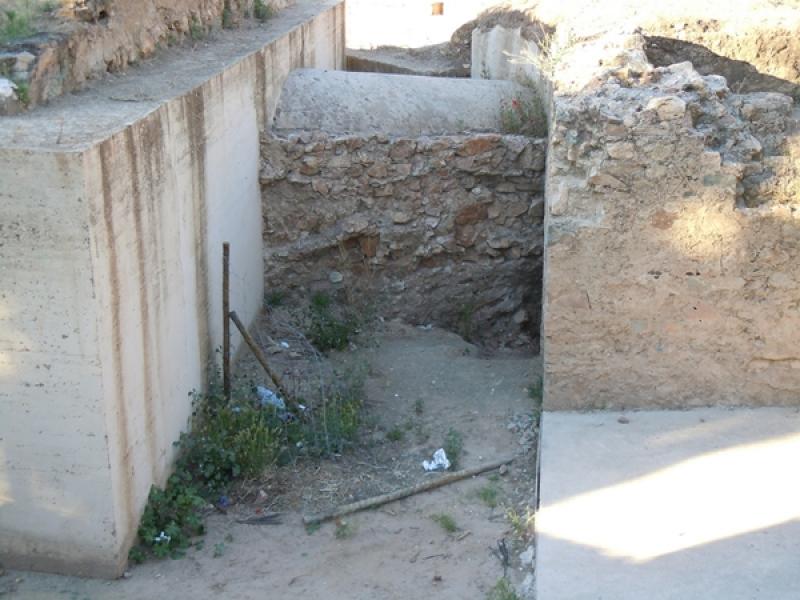 Numerosos actos vandálicos en la parte restaurada de la Alcazaba de Badajoz