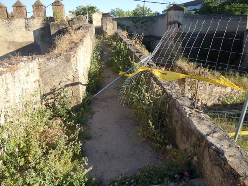 Numerosos actos vandálicos en la parte restaurada de la Alcazaba de Badajoz