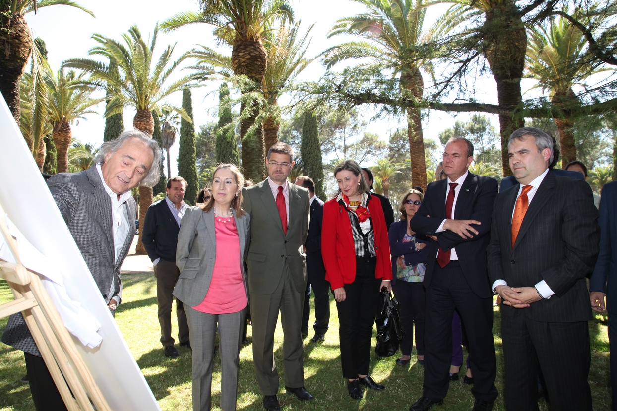 La Ministra, Ana Pastor, visita la Alcazaba de Badajoz