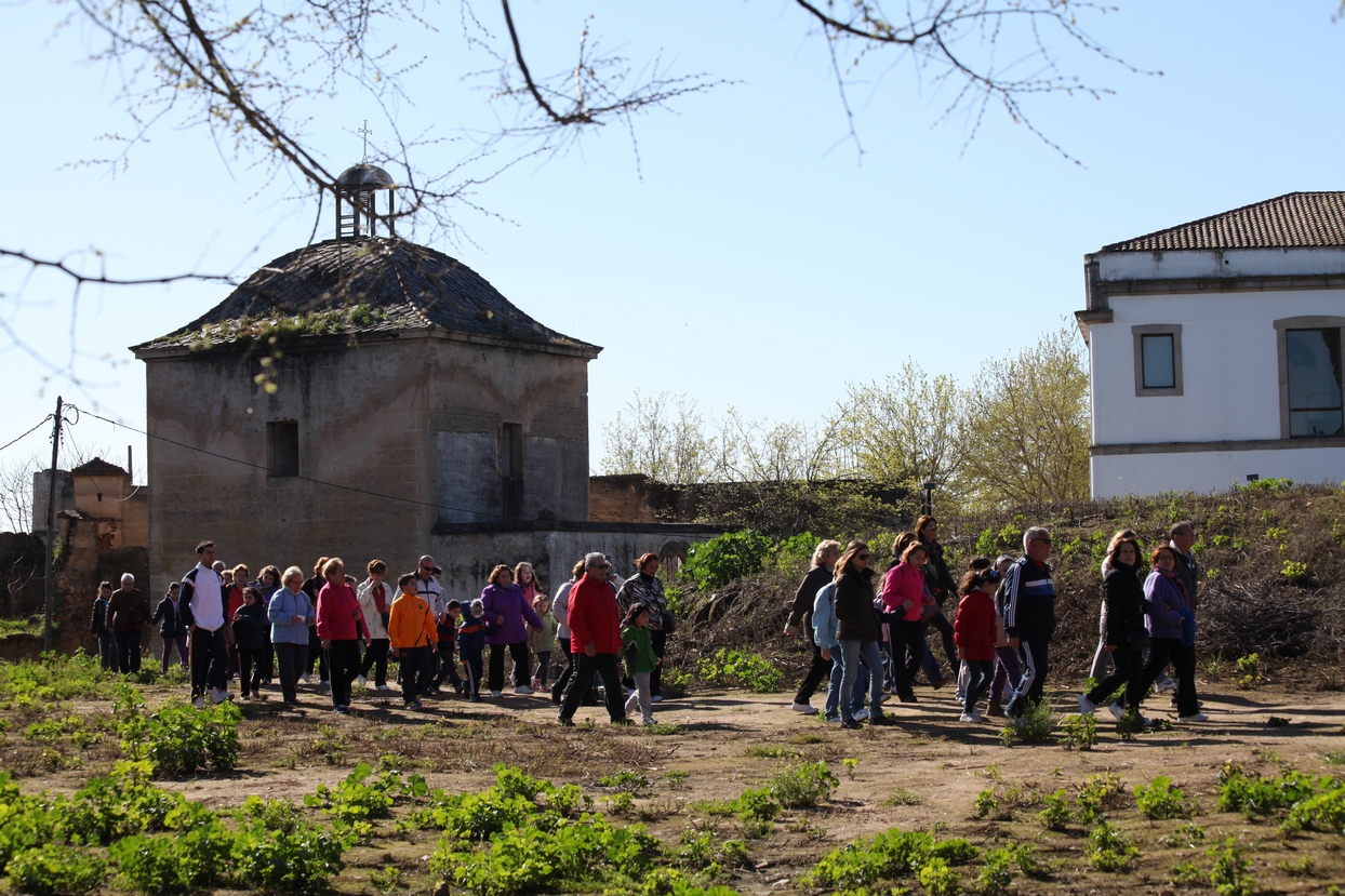 Mayores y niños buscan el tesoro perdido en la Alcazaba