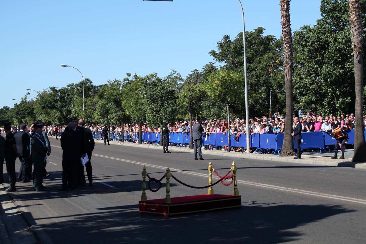 Imágenes del desfile en Badajoz con motivo del Día de la Guardia Civil