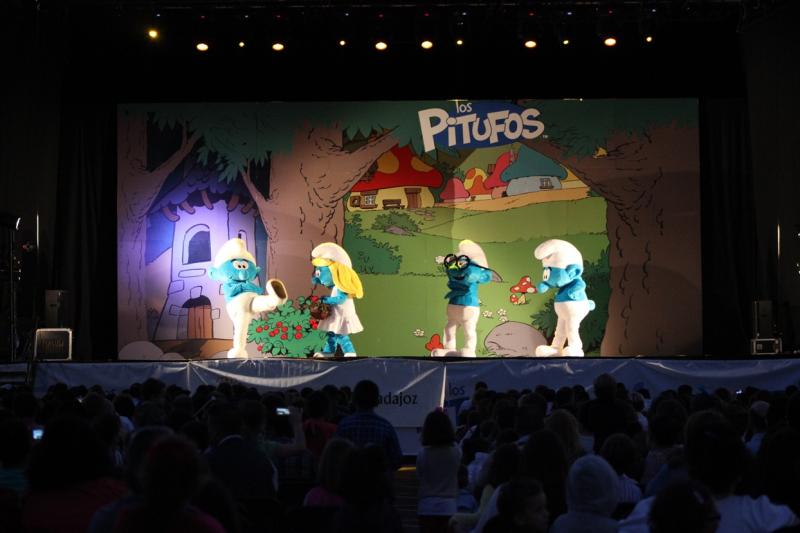 El espectáculo de Los Pitufos llena de niños "El Faro"