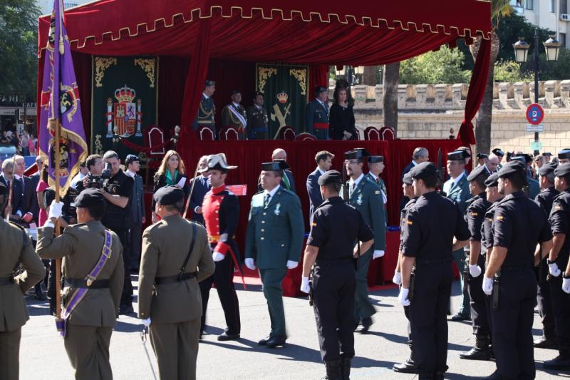 Imágenes del desfile en Badajoz con motivo del Día de la Guardia Civil