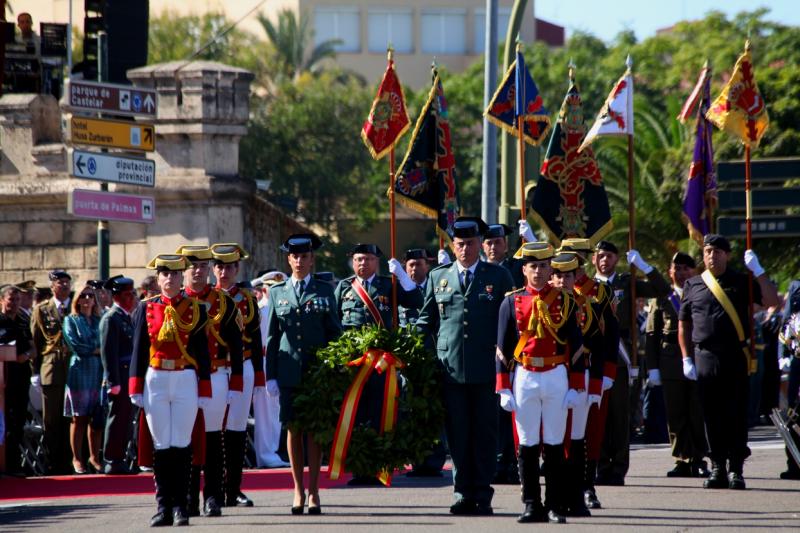 Imágenes del desfile en Badajoz con motivo del Día de la Guardia Civil