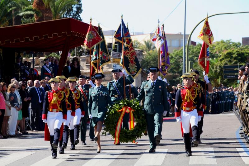 Imágenes del desfile en Badajoz con motivo del Día de la Guardia Civil