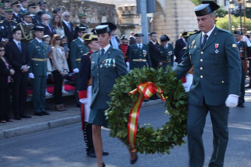 Imágenes del desfile en Badajoz con motivo del Día de la Guardia Civil