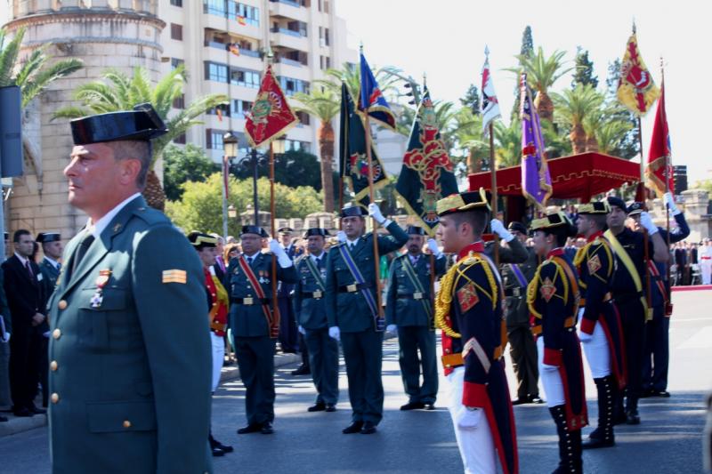 Imágenes del desfile en Badajoz con motivo del Día de la Guardia Civil