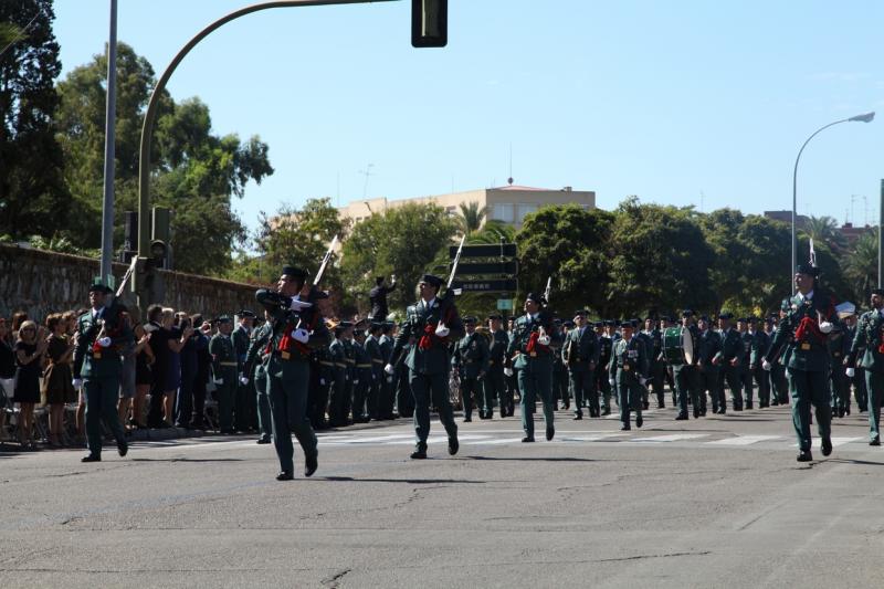 Imágenes del desfile en Badajoz con motivo del Día de la Guardia Civil