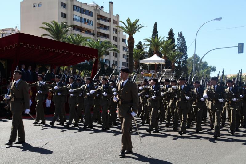 Imágenes del desfile en Badajoz con motivo del Día de la Guardia Civil