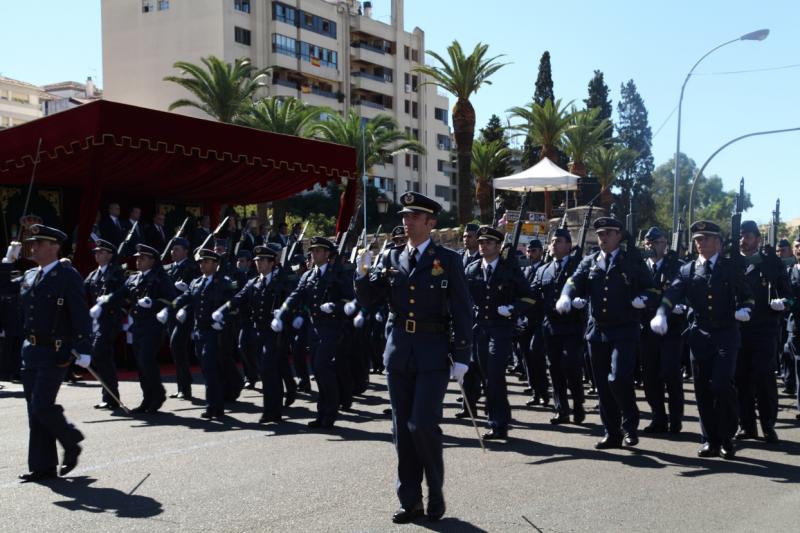 Imágenes del desfile en Badajoz con motivo del Día de la Guardia Civil