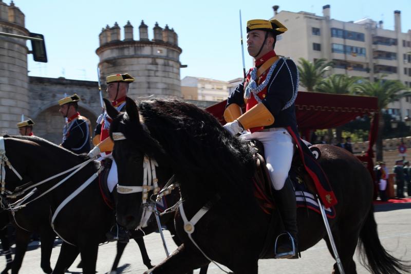 Imágenes del desfile en Badajoz con motivo del Día de la Guardia Civil