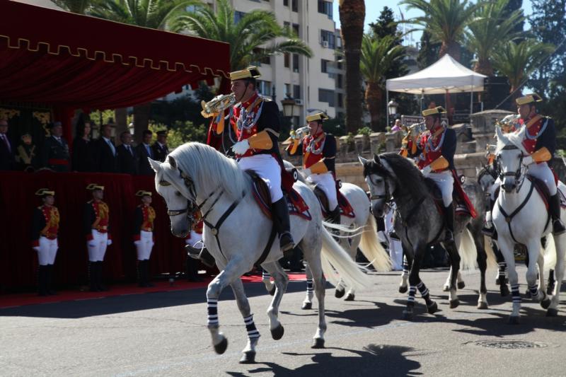 Imágenes del desfile en Badajoz con motivo del Día de la Guardia Civil