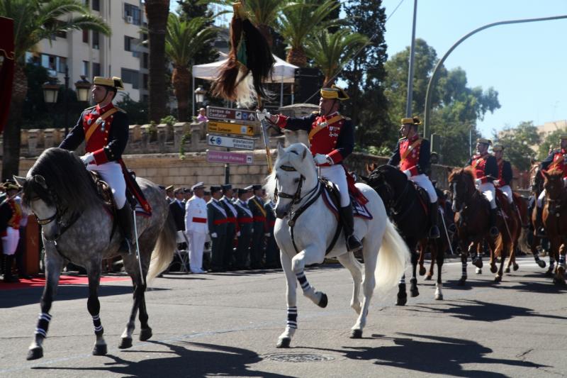 Imágenes del desfile en Badajoz con motivo del Día de la Guardia Civil