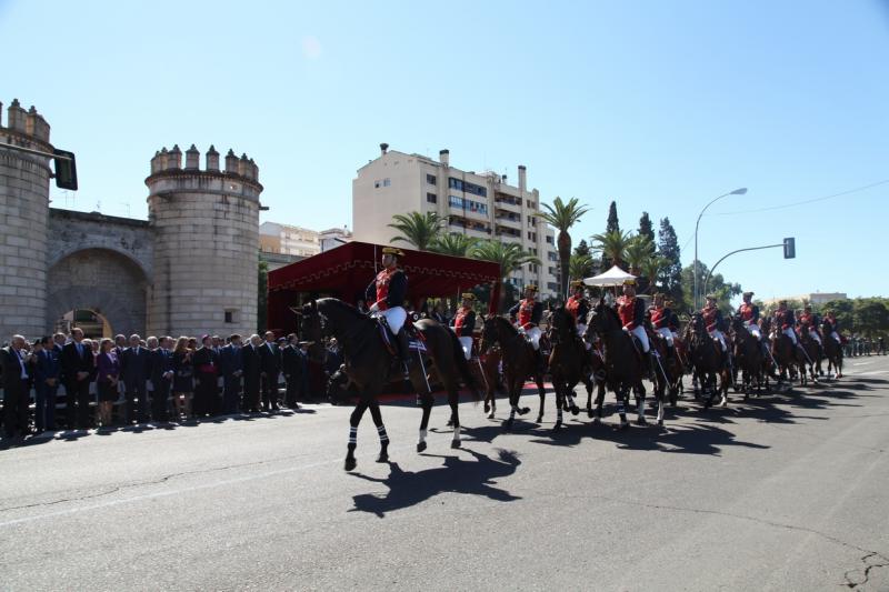 Imágenes del desfile en Badajoz con motivo del Día de la Guardia Civil