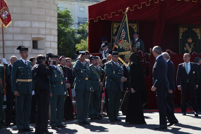 Imágenes del desfile en Badajoz con motivo del Día de la Guardia Civil