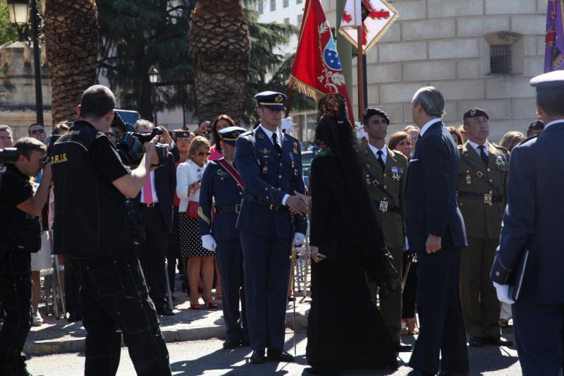 Imágenes del desfile en Badajoz con motivo del Día de la Guardia Civil