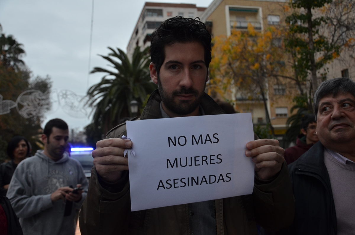 Imágenes de la manifestación contra la violencia de género en Badajoz